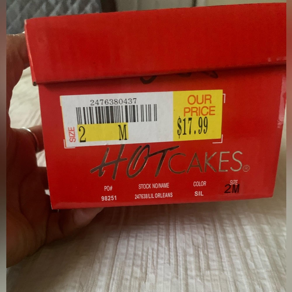 Hot cakes Girls flat shoes size 2